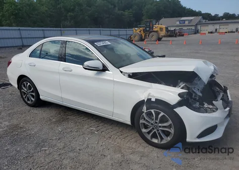 2018 Mercedes-Benz C 300 4Matic z USA, uszkodzony, nr VIN WDDWF4KB3JR345539